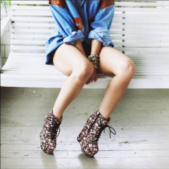 Jeffrey Campbell | Damsel Tapestry Platform Wedges - Picture 2 of 8